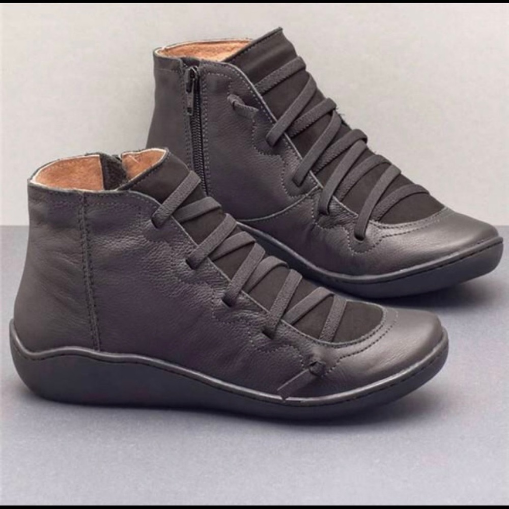 NWOT - Lightweight Spring Shoes - Black, Size 39 (US8)